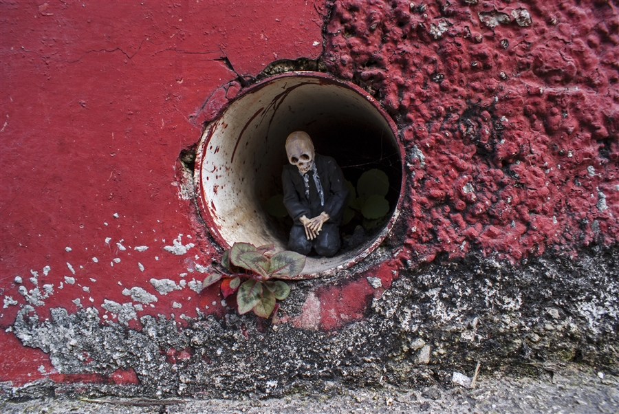 Isaac Cordal Cement Ecplipses-4